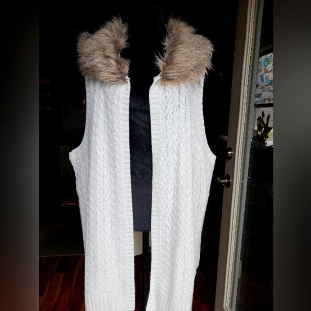 099 Woman within knit vest size 3X